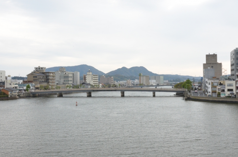 宍道湖大橋からの寝観音さま 観光 コラム 裏情報 イベント情報満載の島根を応援する島根県公認コミュニティ リメンバーしまね